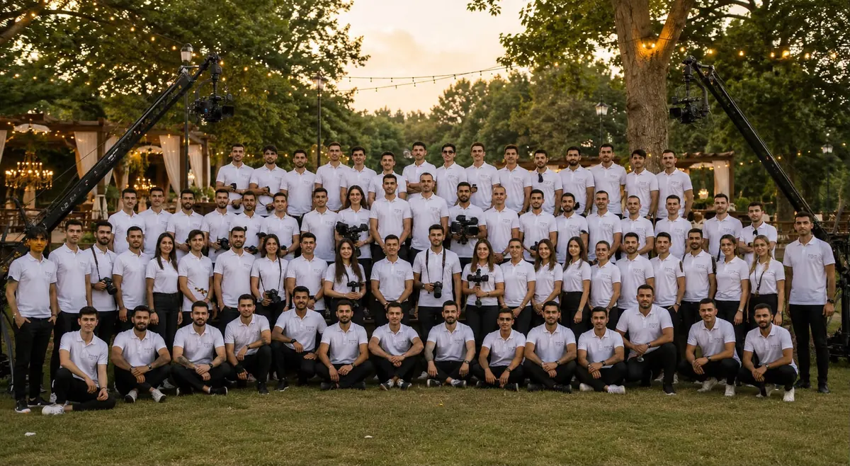 Düğün Ajansım çekim ekibinin açık havada toplu fotoğrafı